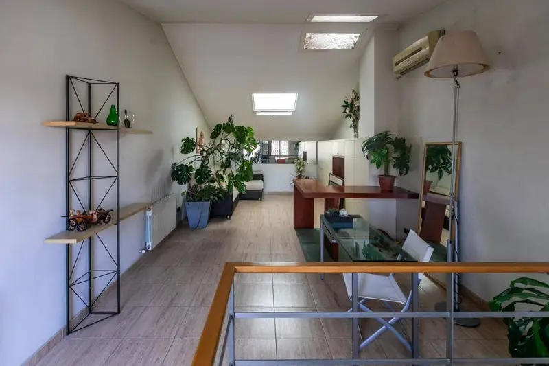 Adosado en Sabadell Centro con Local Comercial y Terraza
