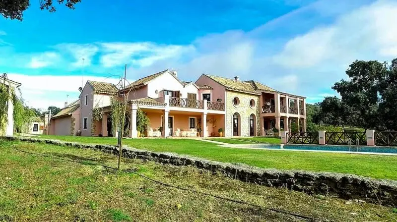 Finca de Lujo en Ronda con 10 Hectareas y 2 Casas de Invitados