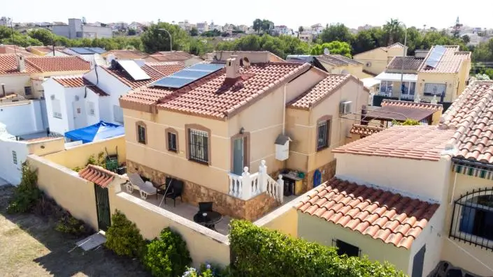 Villa en Venta La Marina 2 Dormitorios Paneles Solares Jardin