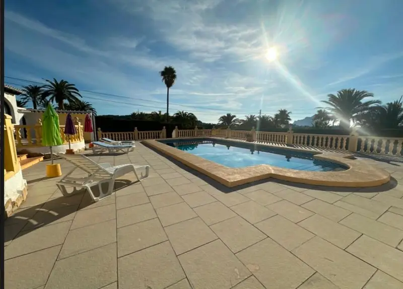 Alquiler a Largo Plazo Villa 4 Dormitorios Piscina Privada Vistas al Mar