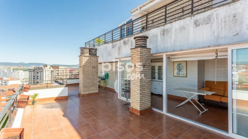 Ático en Azpilagaña 3 habitaciones 70m2 Terrazas Amueblado