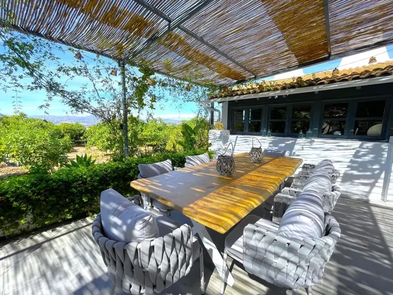 Chalet con 4 Acres y Arboles Frutales en Velez Malaga