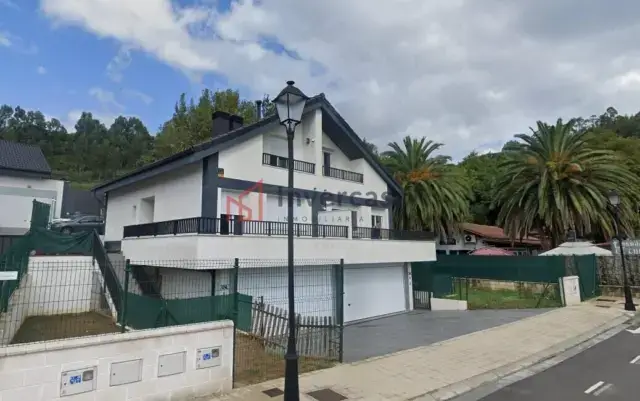 Chalet adosado en venta en Mioño