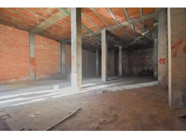 Local Comercial en Bruto junto a Avenida Principal