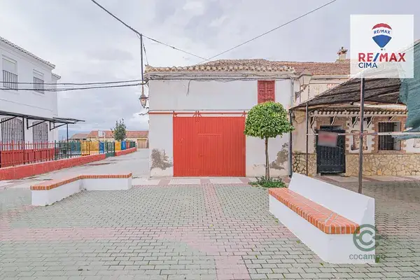 Casa en Chauchina para Reformar con Gran Secadero
