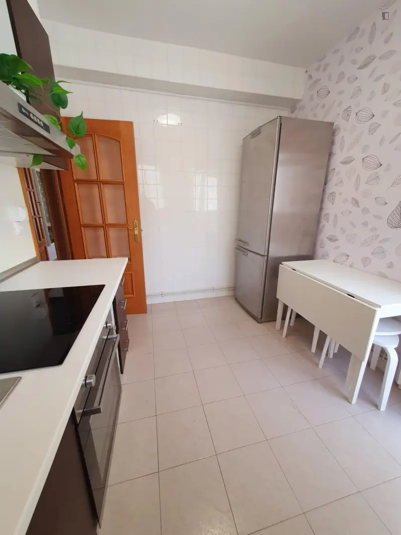 Habitación individual en un piso de 4 habitaciones