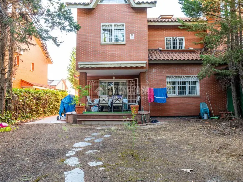Casa Pareada en Rivas Vaciamadrid con Piscina y Zonas Comunes