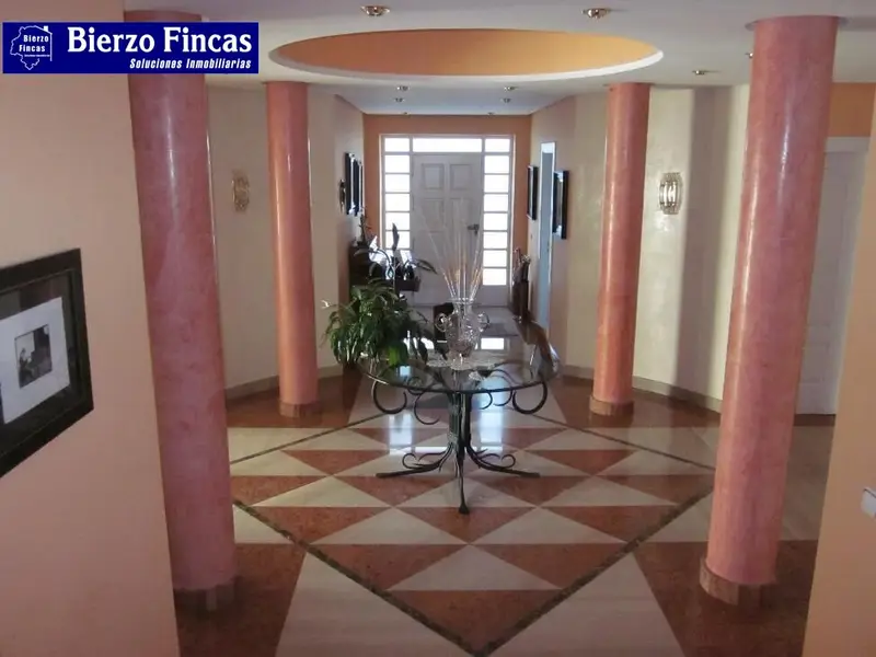 Venta Chalet Lujo Las Lomas Leon Jardin Piscina 550m2