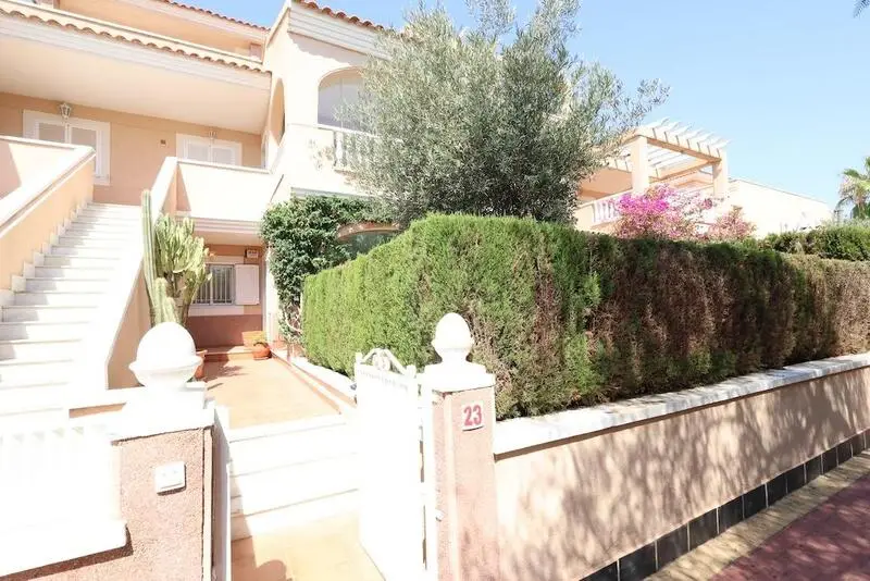 Bungalow en Planta Baja con Jardin Privado y Garaje