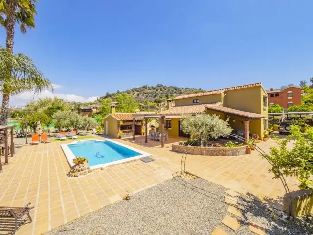 Casa Villa 3 Dormitorios Alquiler Coin Espaa