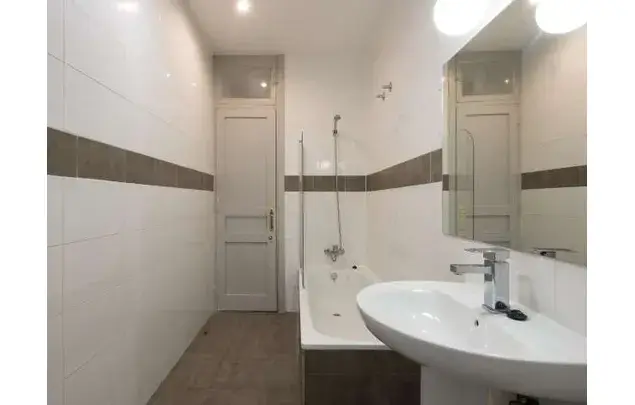 Rent a room of 140 m² in Madrid