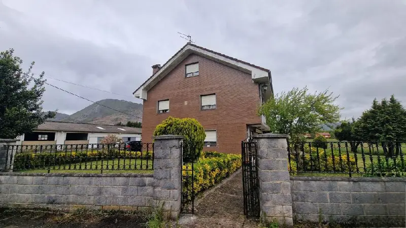 Venta Casa con calefacción en Barros Los Corrales de Buelna