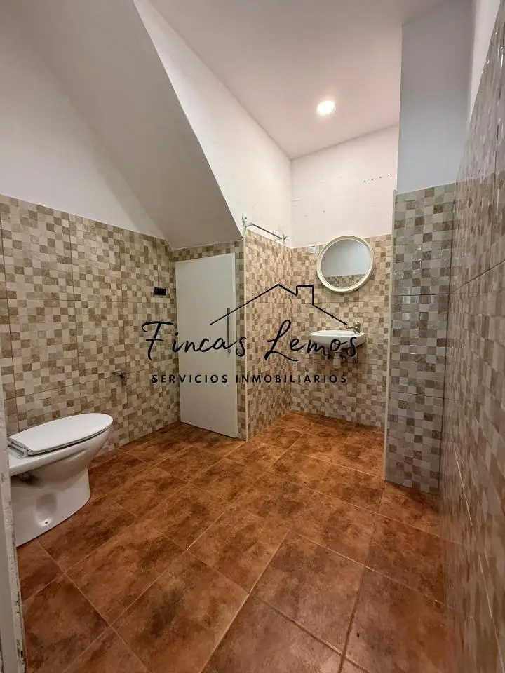 Casa en Venta Xaviña Camariñas con Jardin y Local Comercial