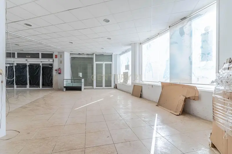 Local Comercial 2500m2 Avda Martin Cuevas Motril