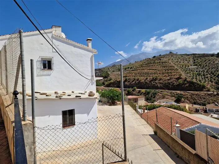 Casa rural en Vi
uela 5 dormitorios con garaje y almacen