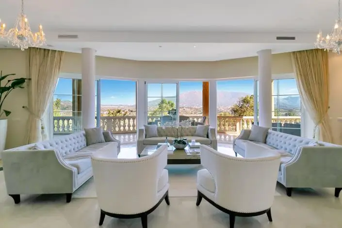 Villa de Lujo en Primera Línea de Golf La Cala