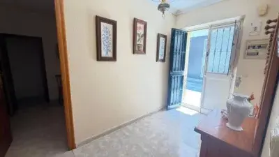 Bajo de 127m² en Fuengirola para Reformar - Alta Rentabilidad