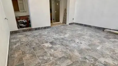Planta Baja Reformada con Patio en Carrer de Bailen