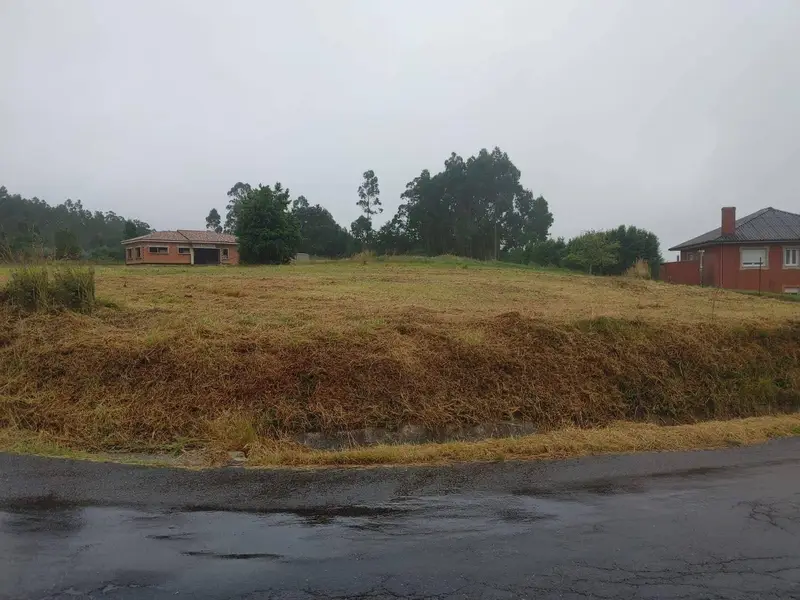 Solar en A Laracha A Coruña 2300m2 con 710m2 edificables