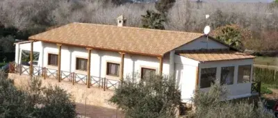 Chalet Rústico en Doñana con Piscina y Parque Infantil