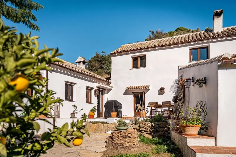 Finca Rústica Reformada en Casares Málaga