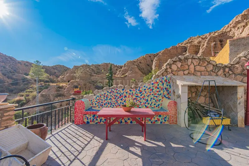 Casa Cueva de Lujo en Guadix con Piscina y 2 Cuevas