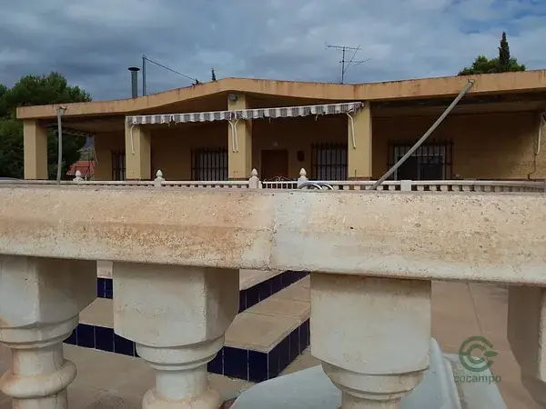 Chalet en Crevillente con Piscina y Vistas al Pantano