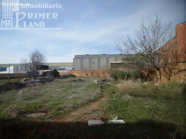 Solar con Nave de 90m2 - 980m2 de Terreno