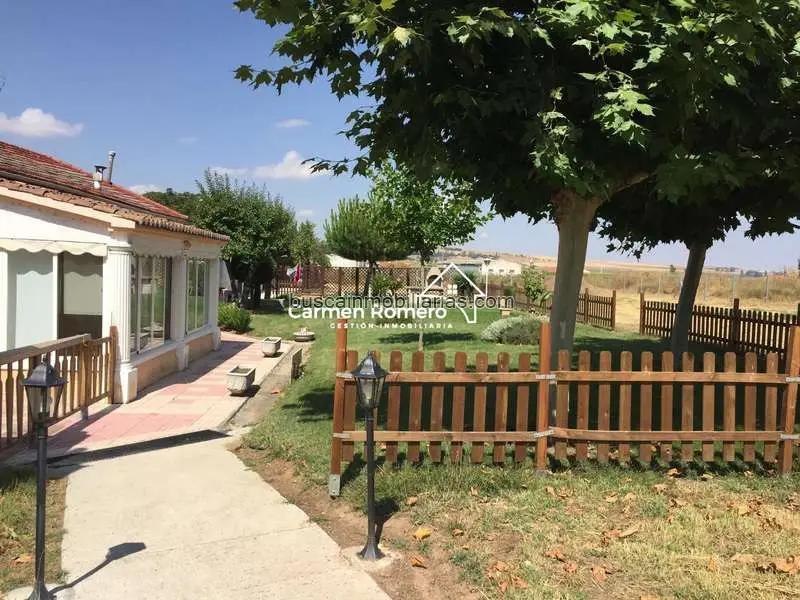 Chalet en Venta Babilafuente 5 Dormitorios 4 Baños Jardin