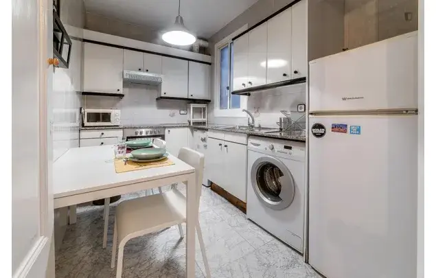 Apartamento 7 Dormitorios Barcelona Grupo 18 35 Anos