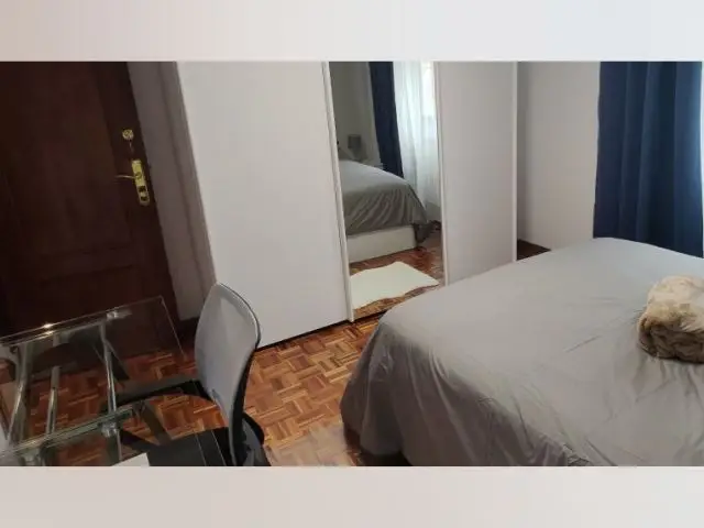 Se alquila habitación en piso de 3 habitaciones en Alcalá De Henares