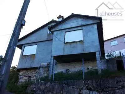Casa en Mougás Oia para reformar con parcela grande