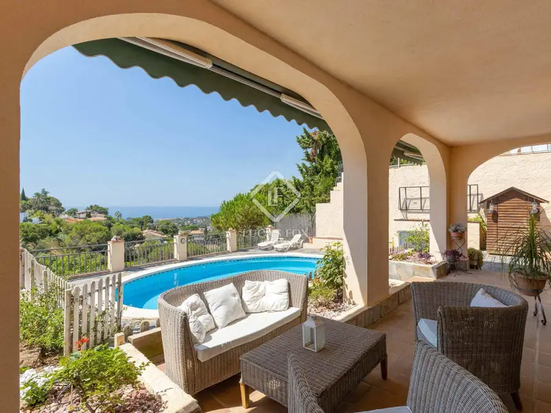 Chalet en venta en Cabrils con vistas al mar