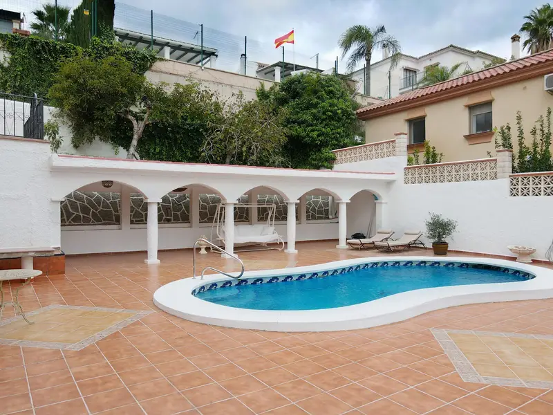 Casa Villa 4 Dormitorios Coin Vistas Panoramicas Piscina Jardin