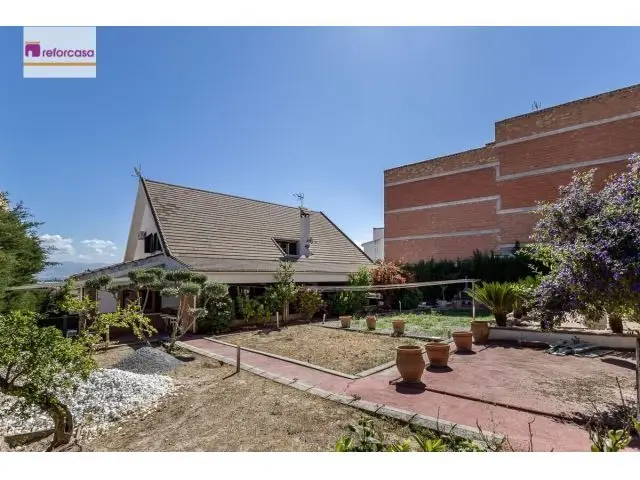 Chalet de Lujo en Las Gabias con Vistas a Granada