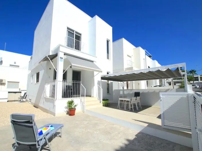 Villa 4 Dormitorios La Marina Costa Blanca