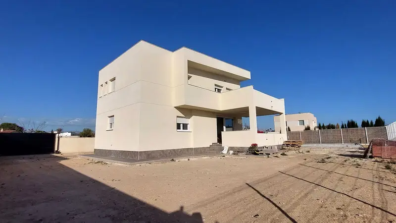 Chalet en Venta en Mutxamel  Moderno 240m2 Piscina Jardin