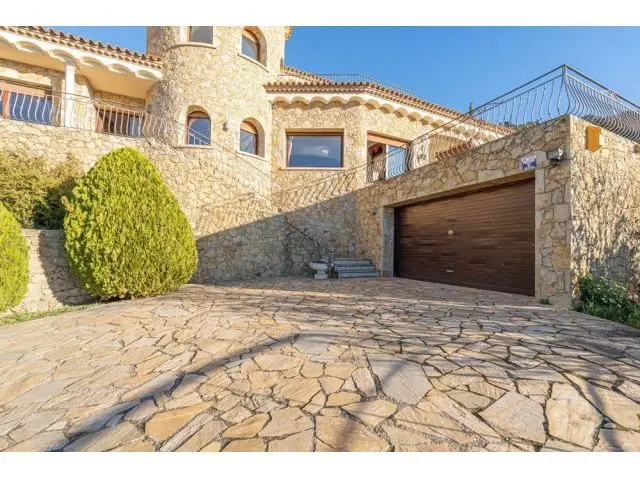 Casa con Vistas a la Bahía de Roses en Palau Saverdera