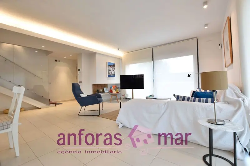 Casa Pareada Moderna en Torredembarra con Vistas al Mar