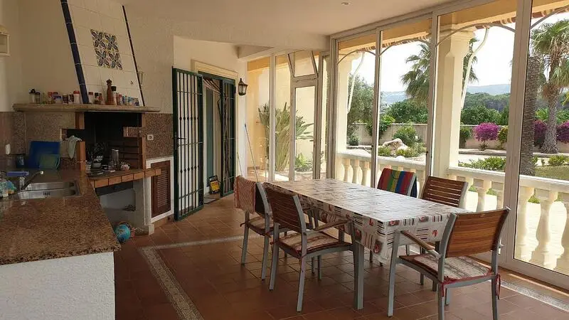 Villa en Denia con 4 Dormitorios y Piscina Privada