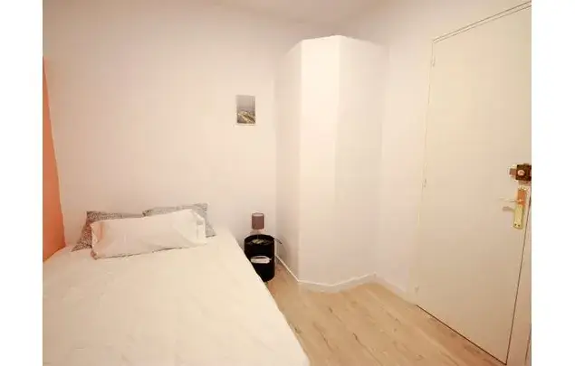 Habitaciones en piso compartido en Barcelona con ascensor y calefaccion