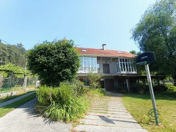Casa Rústica con Viña y Piscina en Portas Pontevedra