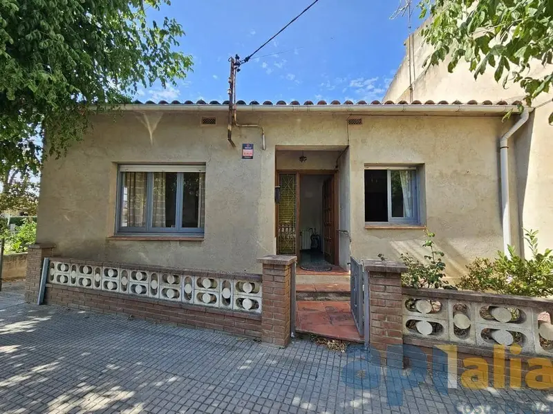 Casa Semiadosada en Caldes de Malavella con Jardin y Garaje