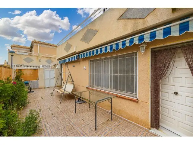 Adosado en Venta Torrevieja 4 Dormitorios 2 Baños Piscina Comunidad