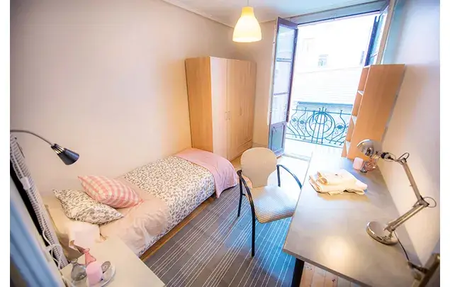 Habitaci
ón 130m
² Bilbao Alquiler Media Temporada