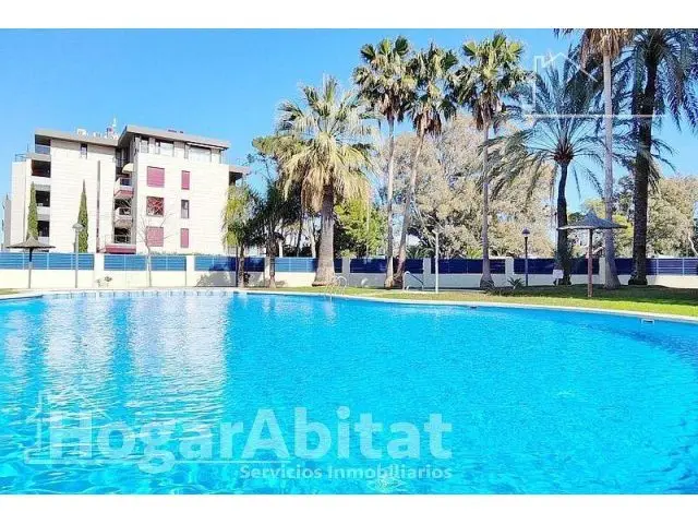 Apartamento en Denia con Terraza y Vistas al Mar