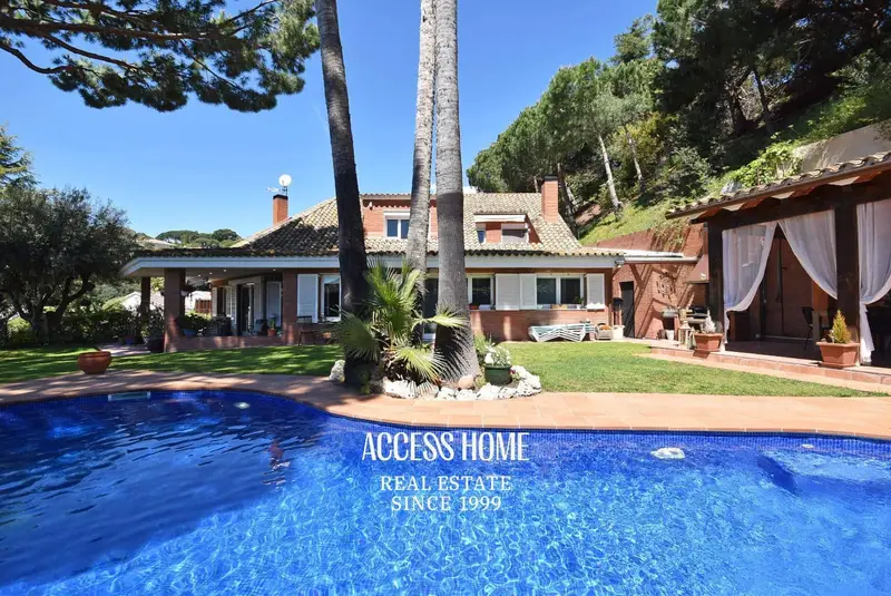 Chalet con Piscina y Vistas al Mar en Sant Vicenç de Montalt