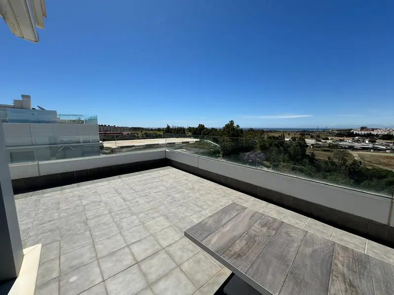 Ático de Lujo en Nueva Andalucía 2 Dormitorios 2 Baños Terraza Vistas al Mar