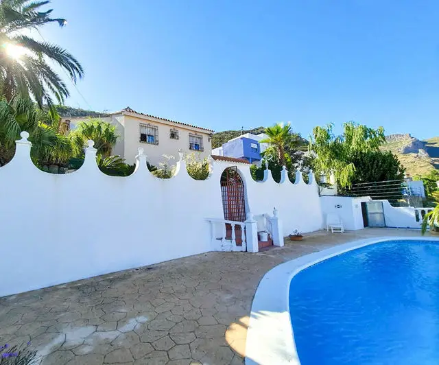 Villa de Lujo con 5 Dormitorios y Vistas Panorámicas en Gandia