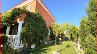 Casa Pareada Reformada en Venta Barcience
